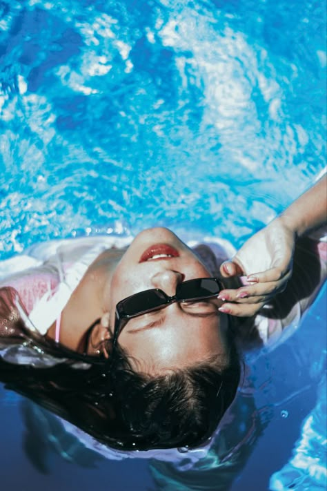 Swimming Pools Photoshoot, Fun Pool Photoshoot, By The Pool Photoshoot, Person In Pool Reference, Pool Photo Shoot Ideas, Photoshoot In Swimming Pool, In Pool Photoshoot, Poses For Swimming Pool, Summer Pool Photoshoot