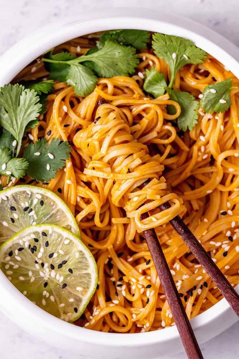 Curry Noodles Coconut Curry Noodle Bowl, Yellow Curry Ramen, Panang Curry Noodles, Japanese Curry Noodles, Turmeric Noodles, Yellow Curry Noodles, Curried Noodles, Chicken Curry Noodles, Curry Noodles Recipe