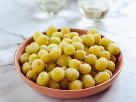 Prosecco Grapes, Cool Desserts, Sour Patch Grapes, Food Network Recipes Pioneer Woman, Ree Drummond Recipes, Frozen Grapes, Grape Recipes, Pioneer Woman Recipes, Tv Food