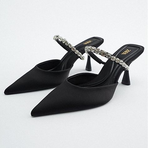 Modern Haken, Slipper Shoes Women, Rhinestone Fashion, High Heel Slippers, Black Stilettos, Liberia, Heel Slippers, Womens Mules, Stiletto Sandals