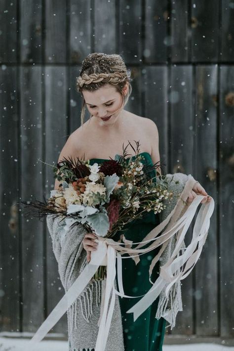 Winter Wedding Planning, Winter Wedding Hair, Winter Wedding Photos, Winter Bride, Amazing Wedding Dress, Winter Wedding Inspiration, Winter Wonderland Wedding, Wedding Winter, Wonderland Wedding