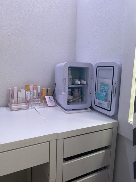 Mini Fridge In Bedroom Skin Care, Mini Fridge Aesthetic, Aesthetic Mini Fridge, Skin Care Fridge, Skincare Refrigerator Aesthetic, Mini Frigerator Organization Skincare, Mini Fridge Face Care, Mini Frige Skincare, Mini Fridge In Bedroom