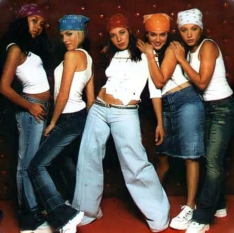 2000s Fashion Dance, 90s Outfits With Bandanas, 2000’s Hip Hop, Outfit Ideas 2000s Style Hip Hop, 90s Fashion Bandana, Y2k Throwback Outfits, Y2k Hiphop Aesthetic, 80s 90s 2000s Fashion, 90's Hiphop Fashion Women