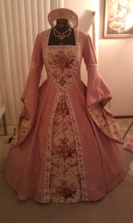 #13 - Tudor Pink Gown + Pink Flower Bodice Jewelry - https://www.zibbet.com/renaissancespiritjewels/pink-flowers-bodice-adornment Tudor Gown, Tudor Dress, Tudor Fashion, Tudor Costumes, Medieval Gown, Period Dress, Old Dresses, Pink Gowns, Medieval Dress