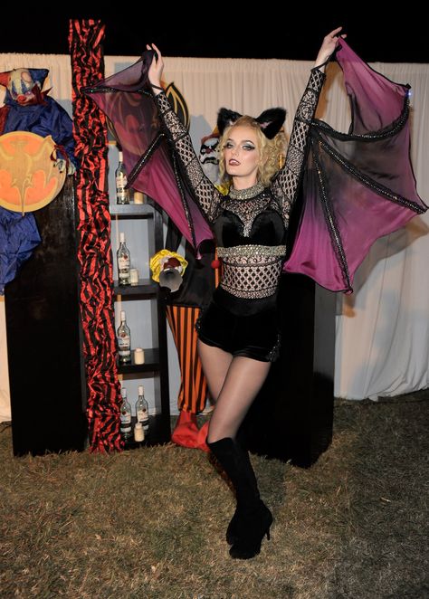 Lydia Hearst showed off her wingspan in a moody bat costume in 2011. Diy Bat Costume, Halloween Costumes Pictures, Lydia Hearst, Crazy Celebrities, Creepy Halloween Costumes, Best Celebrity Halloween Costumes, Halloween 11, Celebrity Costumes, Celebrity Halloween