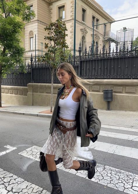 Look Da Festival, Biker Boots Outfit, Traje Cowgirl, Look Festival, Fest Outfits, Estilo Indie, Downtown Outfits, Skandinavian Fashion, Chique Outfits