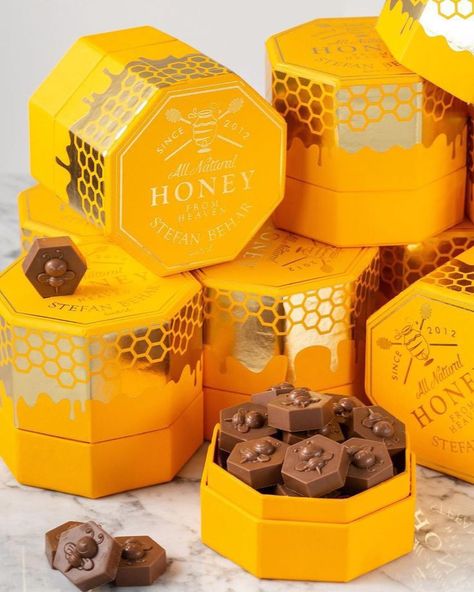 Catering Food Displays, Homemade Chocolate Bars, Diwali Gift Hampers, Honey Chocolate, Chocolate Packaging Design, Honey Brand, Snack Organizer, Chocolate Pack, Honey Packaging