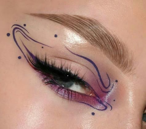 Artistic Eye Makeup, Funky Eyeliner, Feeling Unmotivated, Eyeliner Designs, Eye Makeup Looks, Cute Eye Makeup, Graphic Makeup, Graphic Eyeliner, Swag Makeup