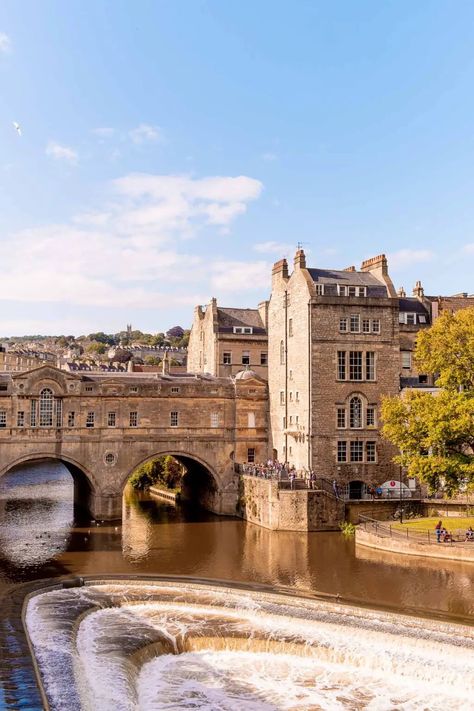 Pulteney Bridge Bath UK Things To Do In Bath England, Bath Uk Aesthetic, Bath England Aesthetic, Things To Do In Bath, England Aesthetic, Europe 2024, Uk Summer, Bath Uk, Sightseeing Bus