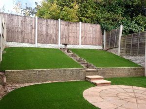 Artificial grass on a slope Astro Turf Garden, Laying Artificial Grass, Artificial Grass Patio, Artificial Grass Garden, Artificial Grass Backyard, Small Courtyard Gardens, Sloped Backyard, Tiered Garden, Artificial Lawn