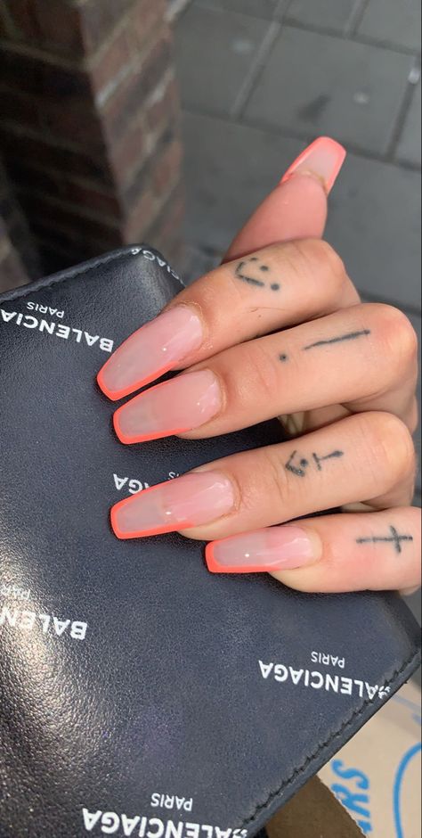 Acrylic Outline Nails, Square Outline Nails, Coffin Outline Nails, Nail Outline Design Coffin, Nails Outline Design, Outlined Nail Design, Outline Nails Square, Pink Outline Nails, Nails With Outline