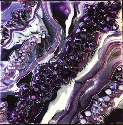 Made with artresin.ca THIS PC IS FOR SALE #crystals #geode #art #resin #myprettyjewellrybox #purple #amethyst Purple Geode Art, Mom Decor, Resin Geodes, Purple Geode, Teal Art, Abstract Painting Techniques, Resin Art Painting, Geode Art, Abstract Floral Art