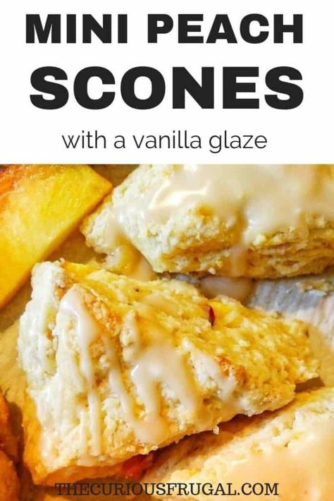 Mini Peach Scones with Vanilla Glaze for Fancy People November Bride, Scones Vegan, Peach Scones, Best Scone Recipe, Mini Scones, Scone Recipes, Vegan Scones, Low Carb Brownies, Peach Recipes