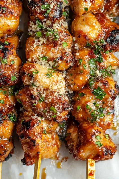 Garlic Parmesan Chicken Skewers Chicken Skweres Sides, Lemon Garlic Butter Chicken Spiedini, Air Fried Garlic Parm Chicken Skewers, Garlic Parm Skewers, Garlic Parmesan Chicken Skewers Air Fryer, Garlic Parm Chicken Bites, Healthy Chicken Bites Recipes, Chicken Parmesan Skewers, Baked Chicken Skewers Oven