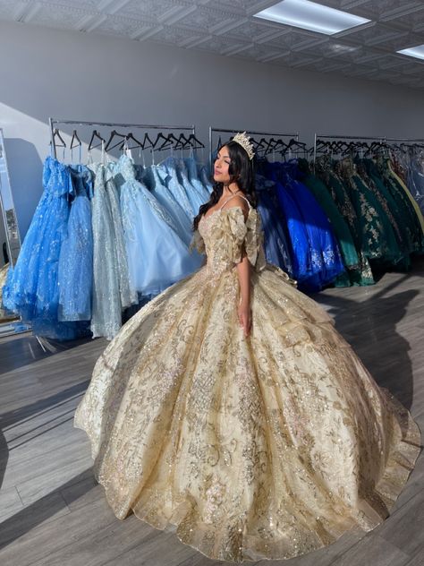 Quinceanera Dresses Champagne Mexican, Quincerea Dresses Champagne, Hold Quinceanera Dresses, Quinceanera Dresses Champagne Color, Champagne Dress Quinceanera, Cream And Gold Quinceanera Dress, Xv Dresses Champagne, Champagne Color Quinceanera Dress, Champagne Quinceanera Theme Ideas