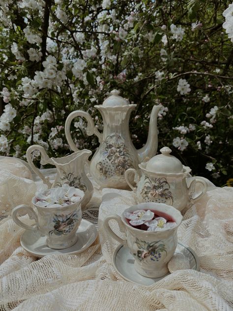 Victorian Era Tea Party, Princess Tea Party Aesthetic, Fancy Tea Party Aesthetic, Tea Aethstetic, Royal Tea Party Aesthetic, Magical Tea Party, Tea Party Core, Victorian Era Party, Victorian Tea Party Aesthetic