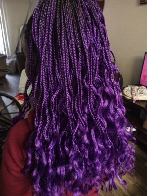 Box Braids Hairstyles Purple, Purple Black Braids, Purple And Black Braids For Black Women, Braided Hairstyles Purple, Dark Purple Box Braids, Black And Purple Braids, Purple Braids For Black Women, Purple Twists, Purple Knotless Braids