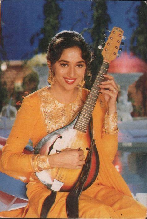 #MadhuriDixit  #BollywoodFlashback #Diva #90s #rare #postcard #muvyz #muvyz090219  @MadhuriDixit Diva