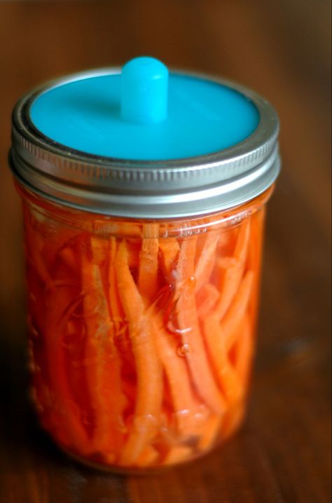 Fermented Carrots {that kids will actually eat!} & The Benefits of Fermented Vegetables - Raising Generation Nourished Fermenting Carrots, Fermented Beets, Fermented Carrots, Healthiest Snacks, Fermented Vegetables Recipes, Fermented Veggies, Fermentation Recipes, Fermented Vegetables, B Vitamins