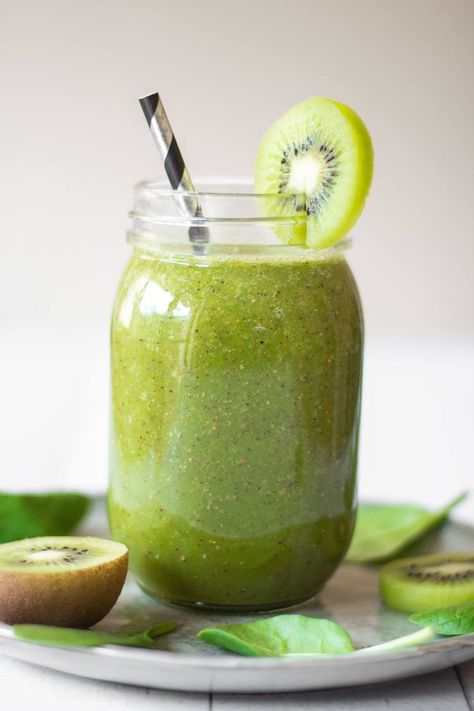 Spring Smoothie, Kiwi Smoothie Recipes, Vegan Picnic, Kris Carr, Vegan Juice, Vegan Spinach, Banana Smoothie Bowl, Peanut Butter Banana Smoothie, Green Board