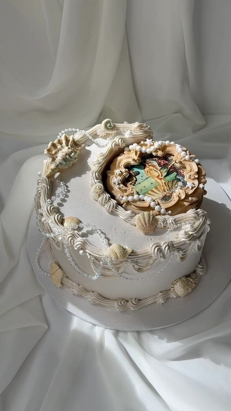 chyna lee 🍰 | birth of Venus inspired cake 🌙🐚🦪 went in with pearl spray for the moon cake, and a double coat of gold + pearl spray on the sun for a... | Instagram Pearl Cake Wedding, Sun And Moon Cake, Aquarius Cake, Birth Cake, New Years Cake, Cake Luxury, Birth Cakes, Micro Pig, Sun Cake