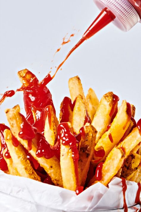 . Fast food fries photography by food photographer @kategrewal and styled by professional food stylist Diana J Ketchup Photography, Fries Photography, Fries With Ketchup, Food Fries, Creative Burger, Delicious Food Image, Professional Food Photography, Food Photography Inspiration, Food Poster Design