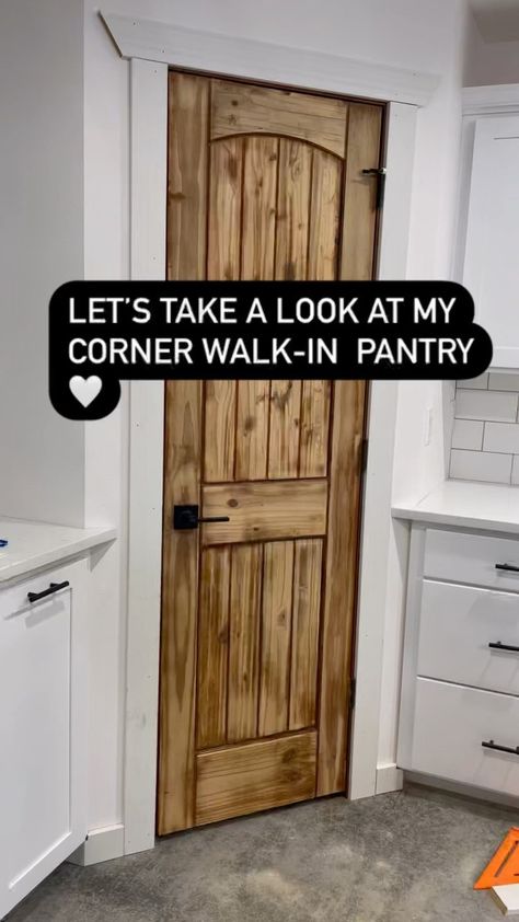 june_bugfarms on Instagram: 🌵Anyone else in love with corner pantries, butcher block & open shelving?! I think we are hitting the mark with this corner pantry! Stay… Pantry Diy Build Small Spaces, Corner Pantry Doors, Small Pantry Ideas Layout, Corner Pantry Makeover, Corner Pantry Organization Ideas, Kitchen Corner Pantry Ideas, Corner Walk In Pantry, Corner Pantry Shelving Ideas, Walk In Corner Pantry