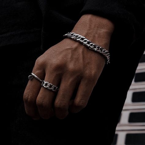 Hands With Rings, Guy Jewelry, Trending Clothes, Outfits Trending, Mens Silver Jewelry, Mens Rings Fashion, Men's Outfits, Mens Chain Necklace, Pretty Hands