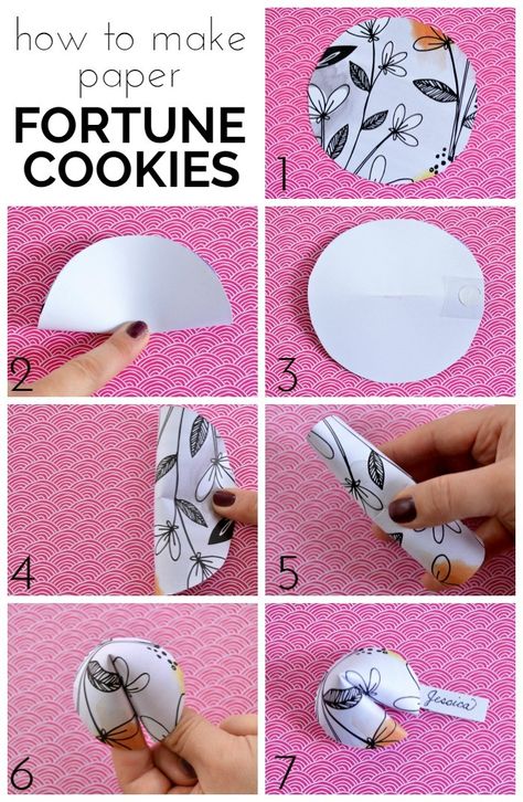 How to Make Paper Fortune Cookies Paper Fortune Cookies, Cookie Template, Neli Quilling, Cookie Craft, Arts And Crafts For Adults, Chinese New Year Crafts, Fortune Cookies, Art And Craft Videos, New Year's Crafts