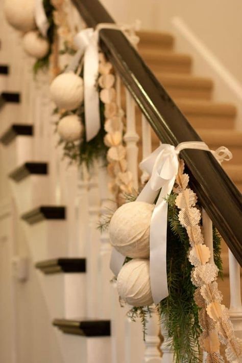 33 Ideas- Decorating Christmas Stairs Staircase Decor Ideas, Christmas Banister, Christmas Staircase Decor, Christmas Stairs Decorations, Christmas Stairs, Christmas Staircase, Staircase Decor, Happy Xmas, Navidad Diy