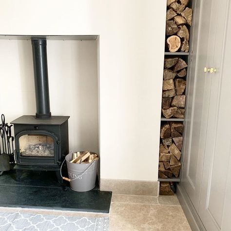 Naomi on Instagram: “Unrelated caption, but wondering if any of my Suffolk based followers can help? ⠀⠀⠀⠀⠀⠀⠀⠀⠀ A friend of mine has had a total nightmare…” Alcove Log Store, Log Store, Wood Store, Fireplace Makeover, Wood Stove, Home Appliances, Fireplace, Dining Room, Log