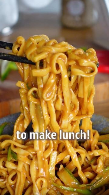 School Tired, Cooking Noodles, Lunch At Home, Noodle Recipes Easy, Ginger Powder, Peanut Noodles, Plant Based Cookbook, Tasty Recipes Videos, Food Recepie