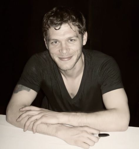 Klaus From Vampire Diaries, Dark Art Photography, Vampire Diaries Wallpaper, English Men, Joseph Morgan, Klaus Mikaelson, Ian Somerhalder, Vampire Diaries The Originals, Smash Book