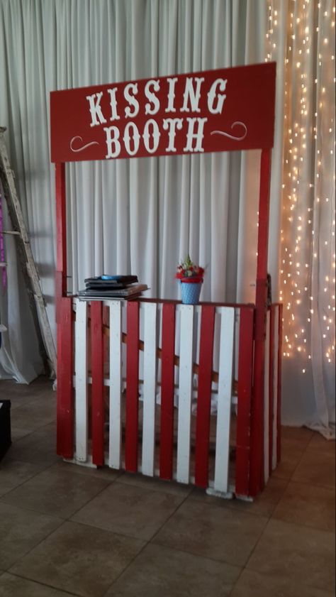 How To Build A Kissing Booth, Halloween Kissing Booth, Kissing Booth Decor, Kissing Booth Ideas, Diy Kissing Booth, Vintage Carnival Games, Grease Party, Diy Carnival Games, Carnival Signs