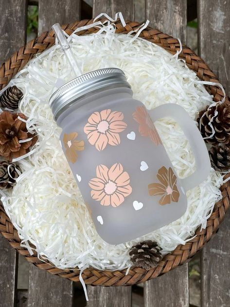 Winter Flowers glass jar wiss glass straw-Coffee mason jar-Coffee glass-Personalised-Handamade-Coctail Coffee Jar Crafts, Vaso Yeti, Aesthetic Cups, Coffee Mason Jar, Frosted Mason Jars, Straw Holder, Stationery Obsession, Cute Coffee Cups, Coffee Jars