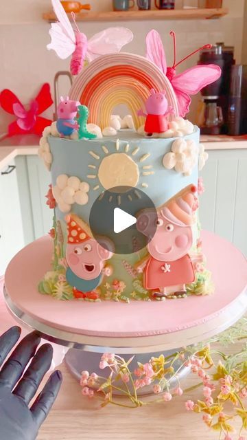 Sanne | Everything sweet on Instagram: "Peppa Pig themed cake for Julie who turned 2!! 🐽💕 Happy birthday! 🥳🥳  It’s a chocolate cake filled with chocolate cream and salted caramel, decorated with Swiss meringue buttercream and royal icing cookies!  Happy Sunday! ❤️  #cake #cakes #cakegram #birthdaycake #decoratedcake #peppacake #peppapigcake #themecake #buttercreamcake #cakelover #cakelove #instacake #instacakes #cakesofinstagram #cakesofig #bakken #baking #bakinglove #royalicing #royalicibgcookies #decoratedcookies #cookiedecorating #cakedecorating #cakeart #bakedwithlove" Cake Peppa Pig Birthday, Peppa Pig Cake Birthday, Peppa Pig Birthday Party Cake, Pepa Pig Birthday Cake, Peppa Birthday Cake, Peppa Pig Theme Cake, Peppa Pig Cake Ideas, Peppa Pig Happy Birthday, Sunday Cake