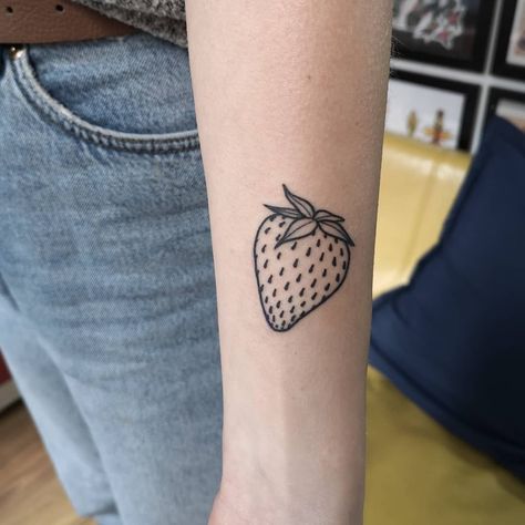 Strawberry Tattoo Ideas, Strawberry Tattoo Minimalist, Edinburgh Tattoo, Strawberry Tattoo, Mushroom Tattoos, Delicate Tattoo, Lace Tattoo, Incredible Tattoos, Matching Tattoo