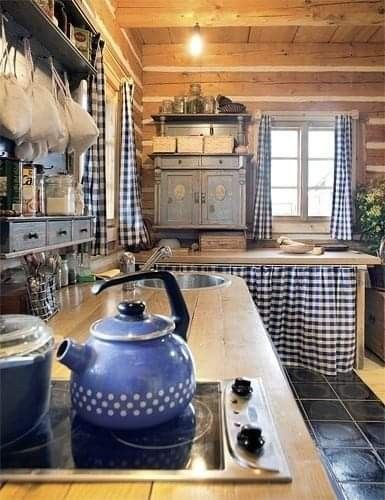 Cottage Room, Building A Cabin, Cottage Interior, Rustic Kitchen Design, Cottage Kitchens, House Decor Rustic, Country Style Kitchen, Amazing Decor, Farmhouse Interior