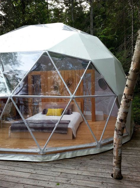 Luxury camping in a glamping dome is good as it looks. Geodesic Dome Homes, Wood Houses, Greenhouse Interiors, Dome Home, Go Glamping, Glamping Site, Casa Container, Dome House, Dome Tent