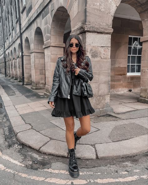 Dr Marten Outfits, Outfit Nero, Doc Martens Outfits, Dr Martens Style, Dr Martens Outfit, Chique Outfit, Leather Jacket Dress, Leather Jacket Outfits, All Black Outfit