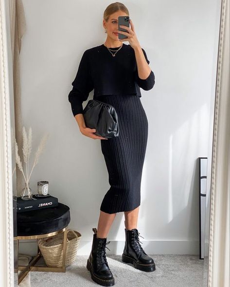 Black Boot Outfits, Style inspirations #blackbootsoutfit #bootsforwomen Dr Martens Boots Outfit, Combat Boot Outfit, Dr Martens Outfit, Black Boots Outfit, Mode Zara, Looks Black, All Black Outfit, Mode Inspo, Looks Style