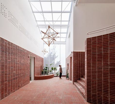 Red Brick Interior, Red Brick Walls, Brick Interior, Architectural Interior, Workshop Design, Brick Architecture, Brick Flooring, Native Design, Toilet Design