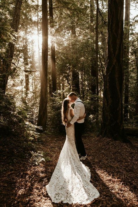 Diy Wedding Ideas, Wedding Portrait Poses, Wedding Picture Poses, Small Weddings, Wedding Photography Styles, Small Intimate Wedding, Wedding Photos Poses, Wedding Photography Poses, Forest Wedding