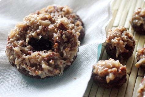 German Chocolate Cake Doughnuts  --- yet another wonderful Newlywed's Brunch idea  (donut holes from Dunkin's and add the topping myself - skewer to eat more easily) German Chocolate Donut, Chocolate Dipped Doughnut, Brownie Batter Donut, Chocolate Filled Doughnut Recipe, Cake Donuts Baked, Chocolate Filled Donut, Chocolate Donuts Baked, Baked Doughnut Recipes, German Chocolate Cake Mix