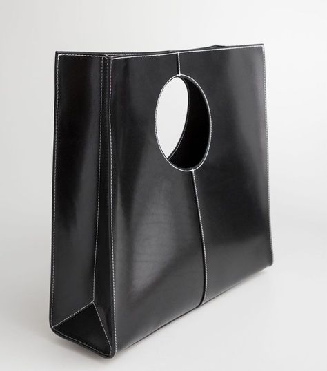 & Other Stories Structured Leather Square Tote | LOVE the unusual shape to this otherwise structured bag. totally affordable too! Leather Handbags Diy, Vintage Leather Handbag, Leather Handbags Handmade, Cheap Purses, Minimalist Bag, Handbag Outfit, Diy Handbag, Handbags Affordable, Best Handbags