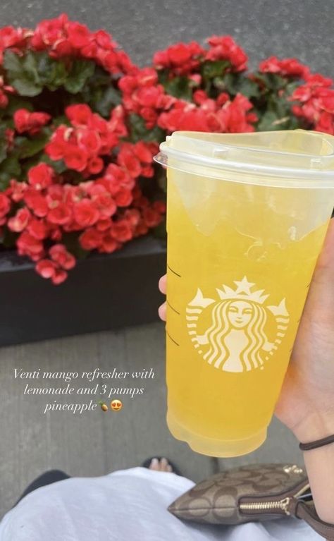 Mango Lemonade Starbucks, Starbucks Lemonade Drinks Orders, Easy To Order Starbucks Drinks, Pineapple Starbucks Drinks, Starbucks Drinks Mango, Mango Starbucks Drinks, Starbucks Drinks Lemonade, Starbucks Lemonade Drinks, Starbucks Lemonade