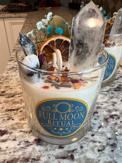 Candle Studio Ideas, Alter Ideas Spiritual, Beginner Witchcraft, Alter Ideas, Witchy Candles, Diy Candles Homemade, Homemade Scented Candles, Moon Ritual, Hand Painted Candles