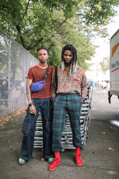 Whose Mans Is This?! AFROPUNK Brings Out The Best-Dressed Boys Of Summer Afro Clothing, Afro Clothes, African Street Style, Enby Fashion, Afropunk Festival, Black 90s Fashion, Afro Punk Fashion, Editorial Inspiration, Afro Style