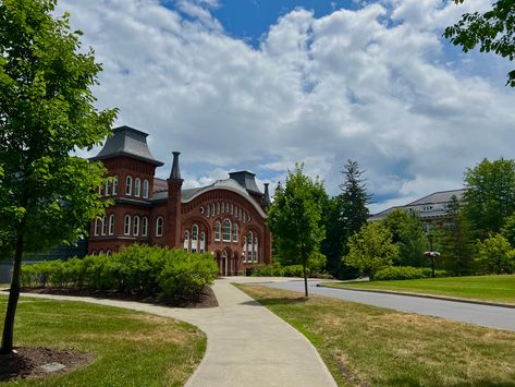 #vassar #newyork #aesthetic #college #oldbuildings #architecture #architecturephotography #love Vassar College Aesthetic, Vassar College, College Vision Board, College Aesthetic, College Life, Old Buildings, Pretty Places, Architecture Photography, University