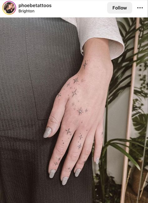 Sparkle Tattoo Design Hand, Dainty Star Hand Tattoo, Tattoo Sparkle Effect, Hand Tattoos Constellation, Hand Twinkle Tattoo, Sparkle Tattoo Sleeve, Sparkle Tattoos On Hand, Star Hands Tattoo, Astronomy Hand Tattoo